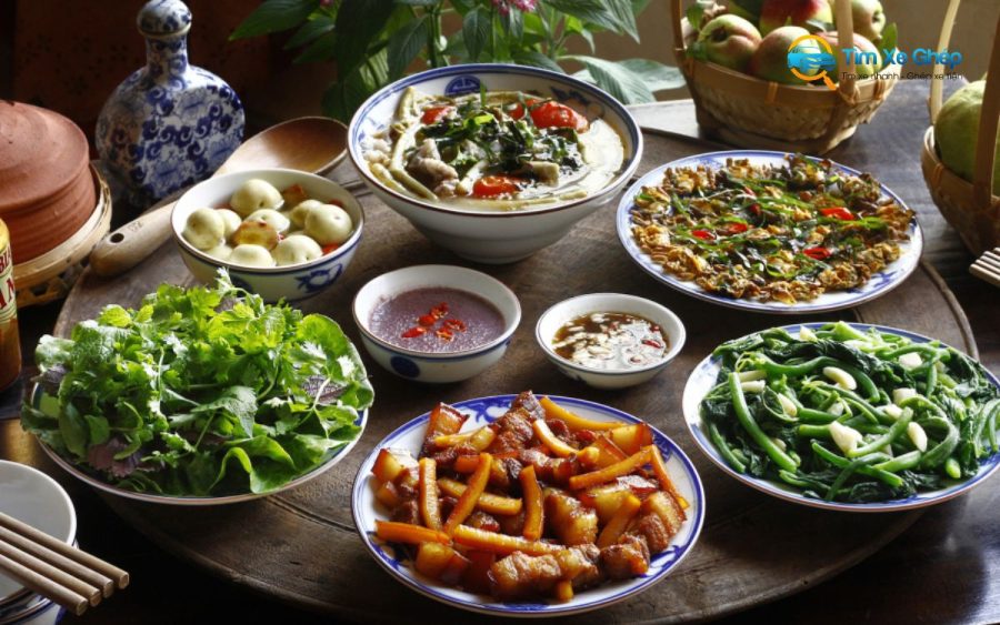 Mâm cơm ẩm thực Thái Bình thường được bày biện đẹp mắt